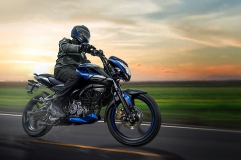 New Bajaj Pulsar NS160 rear disc variant priced lower than TVS Apache RTR 160 4V, Honda CB Hornet 160R