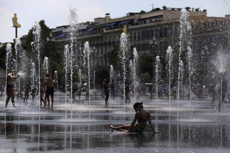 europe heatwave, europe heatwave news, europe heat wave forecast, european heat wave, european heatwave 2018, europe weather, europe weather today, europe pictures, switzerland, portugal, spain, france, paris, barcelona