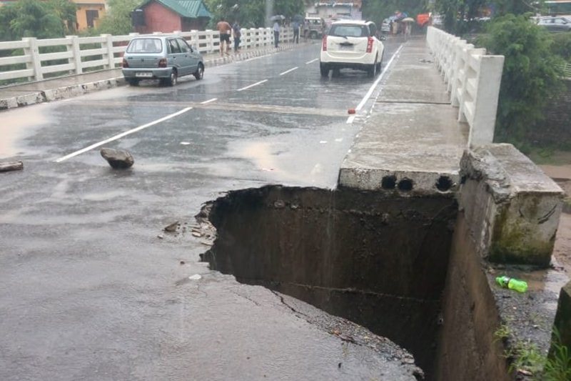 himachal pradesh weather today, himachal landslide, himachal landslide pics, uttarakhand landslide, shimla, jammu and kashmir, jammu kashmir weather today, jammu srinagar highway, jammu srinagar highway status, landslide in shimla, landslide in himachal, landslide in himachal pradesh 2018