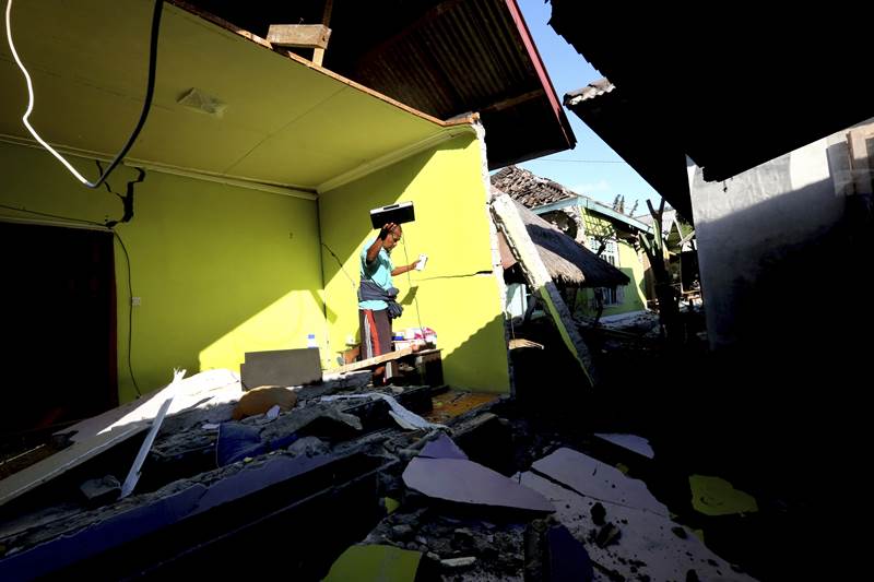 indonesia earthquake, indonesia earthquake today, indonesia earthquake today 2018, indonesia earthquake today tsunami warning, indonesia earthquake today news, indonesia earthquake today bali, lombok island, lombok earthquake, lombok indonesia, indonesia earthquake pictures, indonesia earthquake pics, indonesia earthquake news