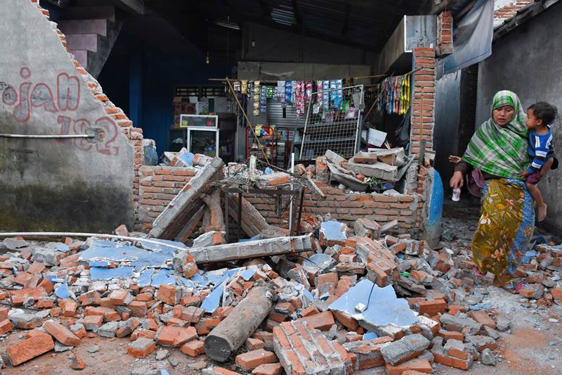indonesia earthquake, indonesia earthquake today, indonesia earthquake today 2018, indonesia earthquake today tsunami warning, indonesia earthquake today news, indonesia earthquake today bali, lombok island, lombok earthquake, lombok indonesia, indonesia earthquake pictures, indonesia earthquake pics, indonesia earthquake news