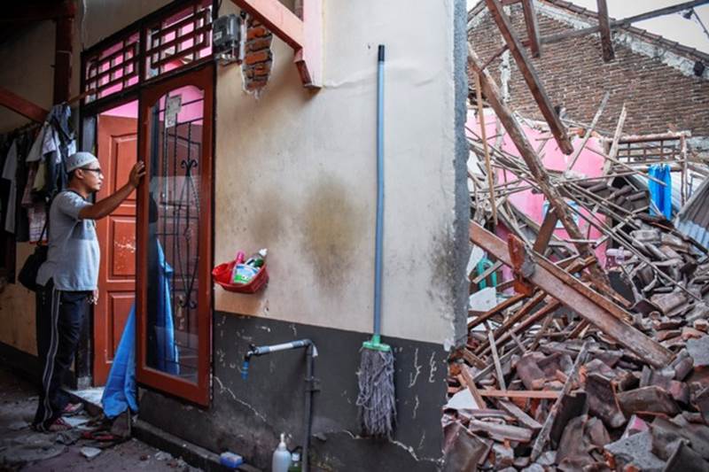 indonesia earthquake, indonesia earthquake today, indonesia earthquake today 2018, indonesia earthquake today tsunami warning, indonesia earthquake today news, indonesia earthquake today bali, lombok island, lombok earthquake, lombok indonesia, indonesia earthquake pictures, indonesia earthquake pics, indonesia earthquake news