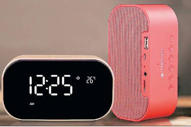 The Zebronics Closic Mirror looks like a trendy alarm clock to start with. 