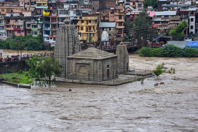 himachal pradesh rain news, rainfall in himachal pradesh, himachal pradesh rain pictures, himachal pradesh rain images, jammu tawi river flood, jammu tawi river images, jammu tawi river pics, yamuna river photos, beas river images, beas river tragedy images