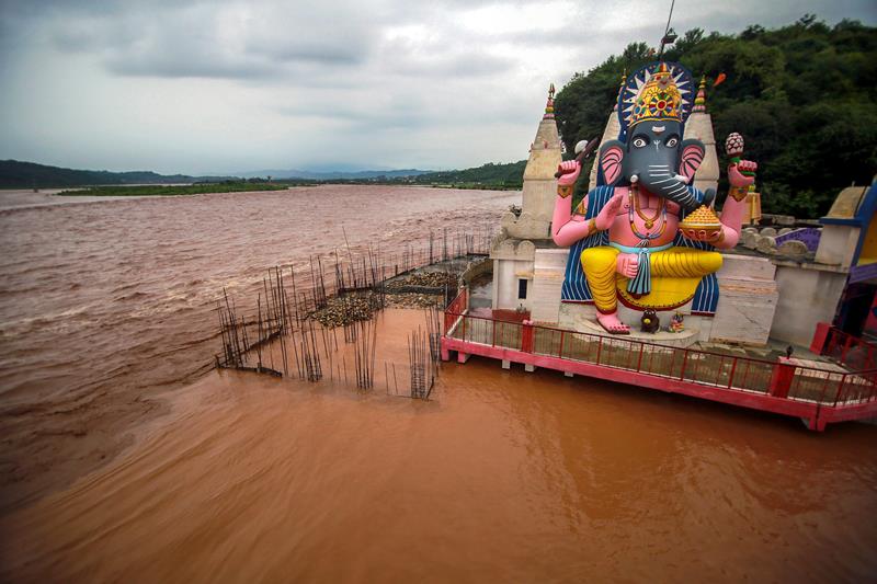 himachal pradesh rain news, rainfall in himachal pradesh, himachal pradesh rain pictures, himachal pradesh rain images, jammu tawi river flood, jammu tawi river images, jammu tawi river pics, yamuna river photos, beas river images, beas river tragedy images