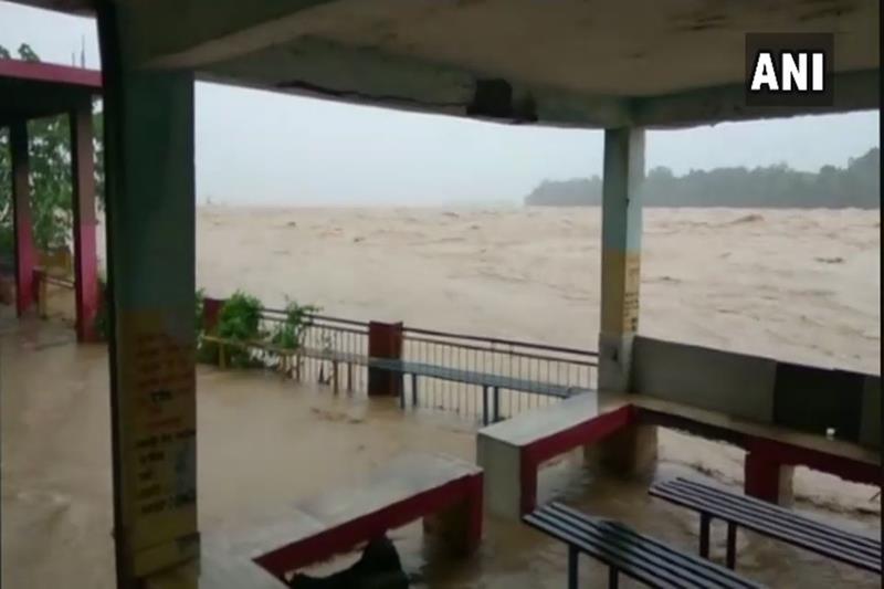 himachal pradesh rain news, rainfall in himachal pradesh, himachal pradesh rain pictures, himachal pradesh rain images, jammu tawi river flood, jammu tawi river images, jammu tawi river pics, yamuna river photos, beas river images, beas river tragedy images