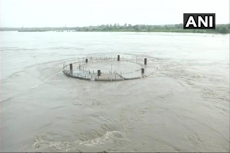 himachal pradesh rain news, rainfall in himachal pradesh, himachal pradesh rain pictures, himachal pradesh rain images, jammu tawi river flood, jammu tawi river images, jammu tawi river pics, yamuna river photos, beas river images, beas river tragedy images