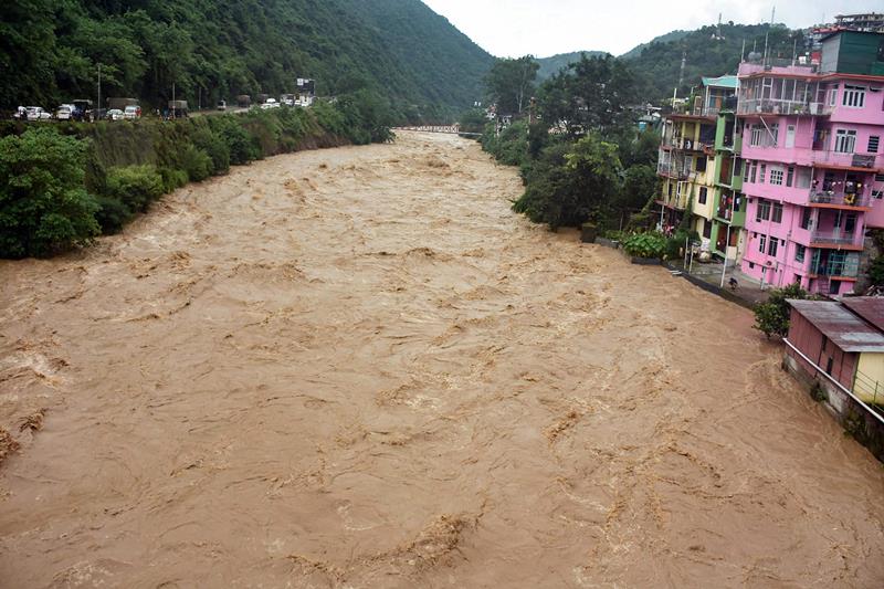 himachal pradesh rain news, rainfall in himachal pradesh, himachal pradesh rain pictures, himachal pradesh rain images, jammu tawi river flood, jammu tawi river images, jammu tawi river pics, yamuna river photos, beas river images, beas river tragedy images