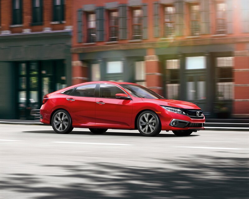 2019 Honda Civic Sedan India: After a long wait of five years, the famous sporty Honda Civic Sedan will make its debut in India once agains and will go sale in the Indian market as early as in January 2019. The new Civic was first showcased in India at the Auto Expo 2018 and globally the car is now in its 10th Generation. Globally, Honda Civic has got a minor facelift and now is offered in with many new exterior and interior changes.