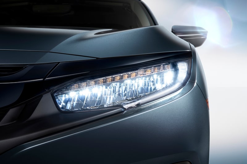 2019 Honda Civic global facelift: Indian will get the new 2019 version of the Honda Civic that recently got a big exterior and interior upgrades. Honda Civic now features a restyled bumper giving Honda Civic a wider look, the exterior design is complemented by a blacked-out headlamp cluster and the grille also gets the Honda-signature "wing" design which we have also seen on Honda Accord and Honda Amaze sedans