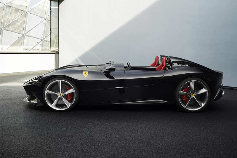 Both the new Ferrari limited edition, classic looking Monza SP1 and SP2 will have a limited sales runs. The company has not officially confirmed the production numbers but it doesn't matter anyway. It is likely that these Ferrari models are already sold out.