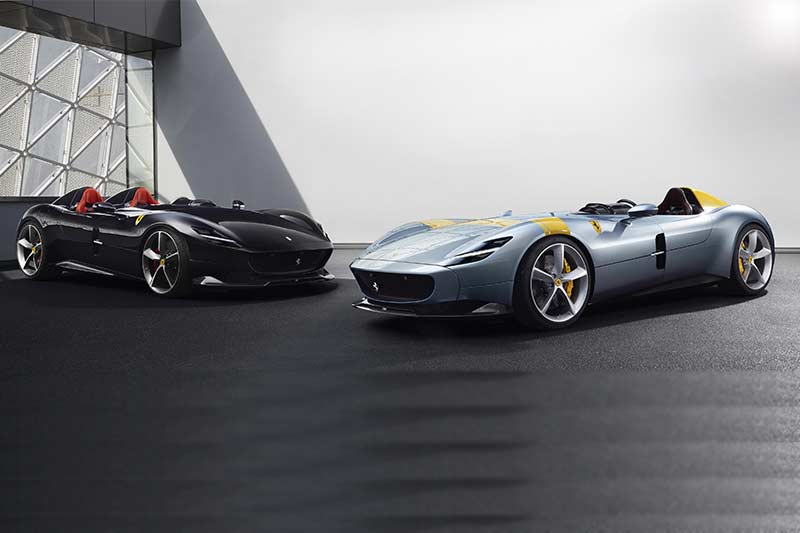 Italian sportscar maker, Ferrari knows how to keep its profits in check by perpetually keeping its customers' wallet open to the number of special editions and one-off show models. Ferrari is back with its new 'Icona' series and the two new sportscars take its inspiration from the class 1950's Ferrari's sports cars. Meet the Ferrari Monza SP1 and SP2.