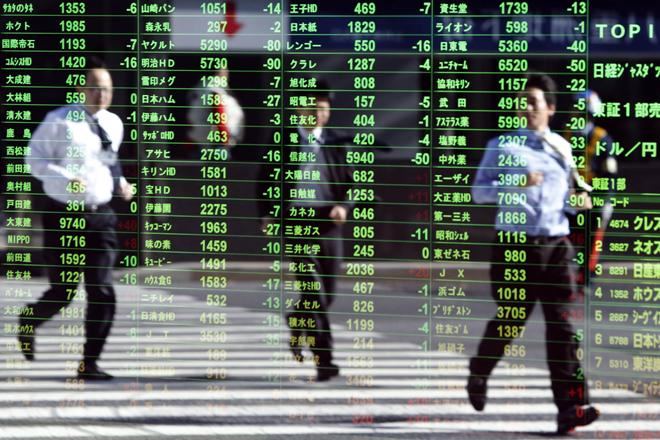 Asian stocks droop with trade woes in focus; dollar strengthens.