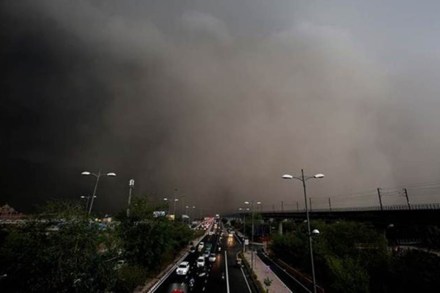 Delhi Weather Today: Light rains, cloudy Saturday morning, predicts IMD