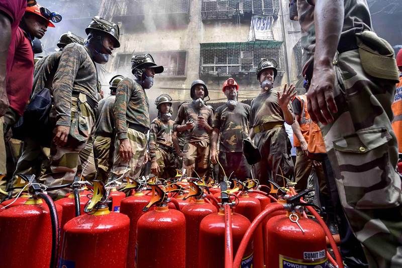 kolkata fire accident today, kolkata fire, kolkata fire today, bagri market kolkata fire, bagree market fire, bagri market fire, bagree market fire latest news, bagri market fire today, kolkata fire images, kolkata fire pics, kolkata fire pictures, burrabazar fire, burrabazar fire images