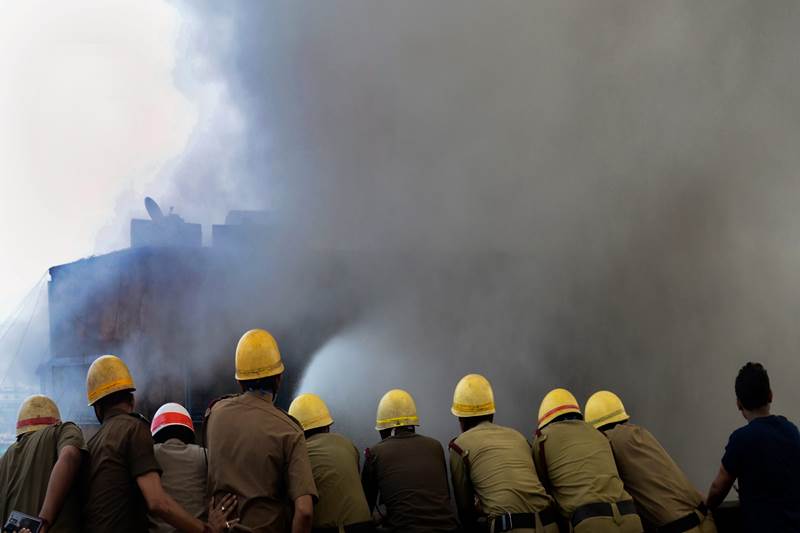 kolkata fire accident today, kolkata fire, kolkata fire today, bagri market kolkata fire, bagree market fire, bagri market fire, bagree market fire latest news, bagri market fire today, kolkata fire images, kolkata fire pics, kolkata fire pictures, burrabazar fire, burrabazar fire images