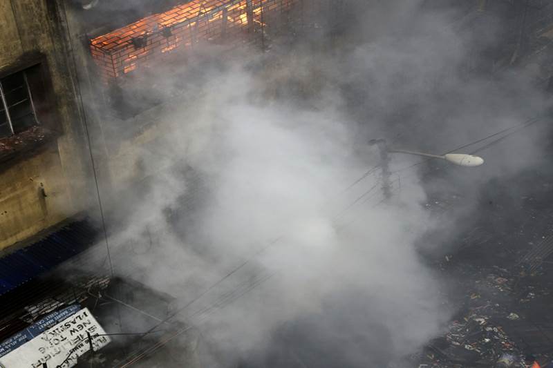 kolkata fire accident today, kolkata fire, kolkata fire today, bagri market kolkata fire, bagree market fire, bagri market fire, bagree market fire latest news, bagri market fire today, kolkata fire images, kolkata fire pics, kolkata fire pictures, burrabazar fire, burrabazar fire images