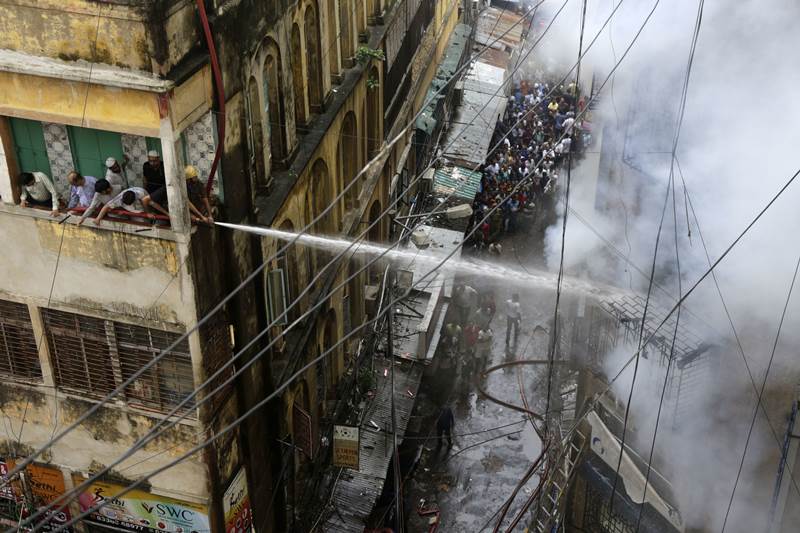 kolkata fire accident today, kolkata fire, kolkata fire today, bagri market kolkata fire, bagree market fire, bagri market fire, bagree market fire latest news, bagri market fire today, kolkata fire images, kolkata fire pics, kolkata fire pictures, burrabazar fire, burrabazar fire images