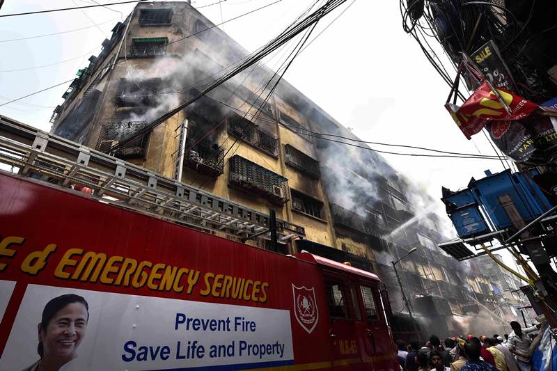 kolkata fire accident today, kolkata fire, kolkata fire today, bagri market kolkata fire, bagree market fire, bagri market fire, bagree market fire latest news, bagri market fire today, kolkata fire images, kolkata fire pics, kolkata fire pictures, burrabazar fire, burrabazar fire images