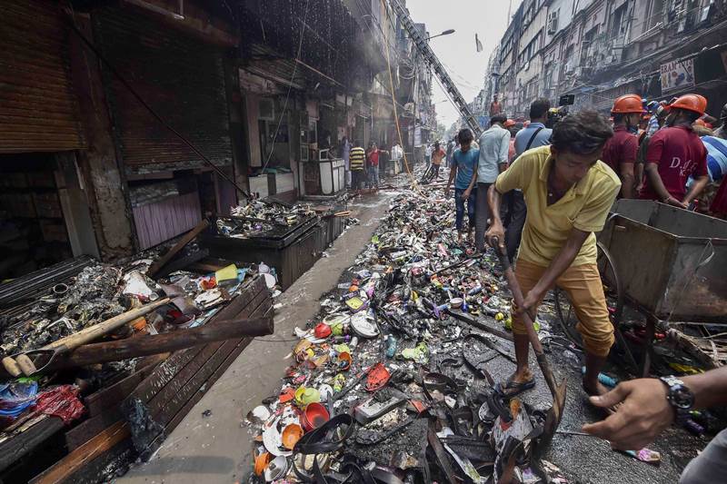kolkata fire accident today, kolkata fire, kolkata fire today, bagri market kolkata fire, bagree market fire, bagri market fire, bagree market fire latest news, bagri market fire today, kolkata fire images, kolkata fire pics, kolkata fire pictures, burrabazar fire, burrabazar fire images