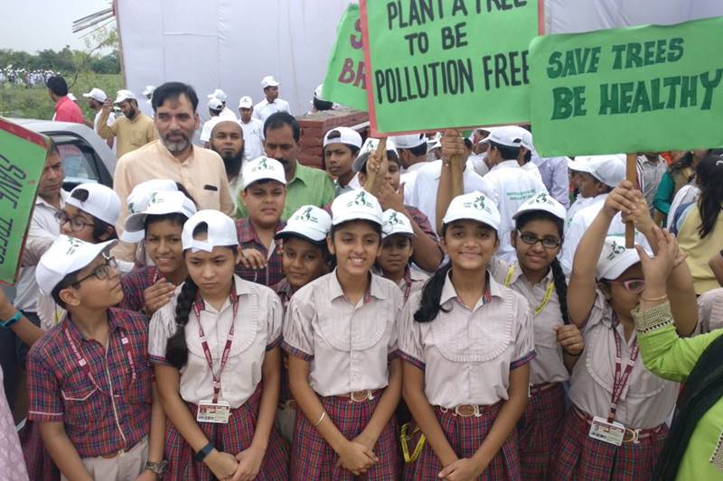 delhi plantation drive, mega tree plantation drive, delhi tree plantation, tree plantation day photos, arvind kejriwal, tree plantation in delhi, tree plantation campaign delhi