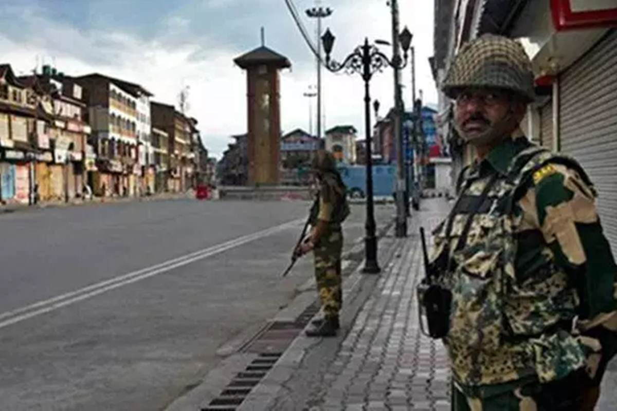 Jammu and Kashmir gunfight: Mobile internet suspended, educational institutions closed in Sopore Jammu and Kashmir gunfight: Mobile internet suspended, educational institutions closed in Sopore