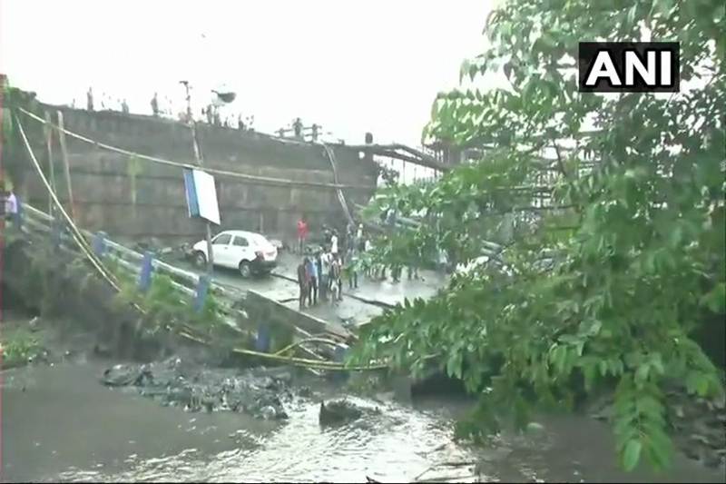 kolkata overbridge, kolkata over bridge collapse, kolkata flyover collapse, kolkata flyover, flyover in kolkata, majerhat bridge collapse, kolkata collapse, flyover collapse, kolkata bridge collapse images, bridge collapse in kolkata today, majerhat bridge collapse kolkata