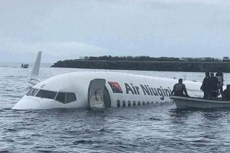 chuuk micronesia airport, micronesia airport, air niugini plane crash, air niugini flight crash land, air niugini boeing 767-300, boeing 767-300 micronesia, air niugini flight micronesia sea, air niugini micronesia, air niugini crash landing, mirconesia plane crash land