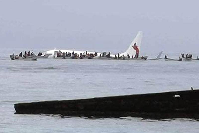 chuuk micronesia airport, micronesia airport, air niugini plane crash, air niugini flight crash land, air niugini boeing 767-300, boeing 767-300 micronesia, air niugini flight micronesia sea, air niugini micronesia, air niugini crash landing, mirconesia plane crash land