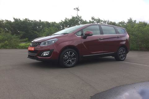 Mahindra Marazzo Video review: Why this Mahindra MPV is the best value for money 7/8 seater vehicle