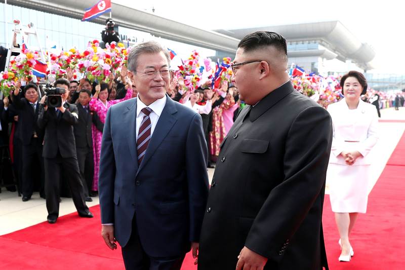 kim moon second summit, kim moon summit, pyongyang summit 2018, south korea north korea relations, south korea north korea summit, south korea and north korea summit 2018, pyongyang meeting, kim jong un and moon jae in meeting, kim jong un, moon jae in, kim jong un moon jae in summit, kim jong un moon jae in handshake, kim jong un moon jae in hug, kim jong un and moon jae in photos