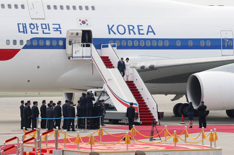 kim moon second summit, kim moon summit, pyongyang summit 2018, south korea north korea relations, south korea north korea summit, south korea and north korea summit 2018, pyongyang meeting, kim jong un and moon jae in meeting, kim jong un, moon jae in, kim jong un moon jae in summit, kim jong un moon jae in handshake, kim jong un moon jae in hug, kim jong un and moon jae in photos