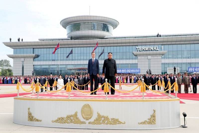 kim moon second summit, kim moon summit, pyongyang summit 2018, south korea north korea relations, south korea north korea summit, south korea and north korea summit 2018, pyongyang meeting, kim jong un and moon jae in meeting, kim jong un, moon jae in, kim jong un moon jae in summit, kim jong un moon jae in handshake, kim jong un moon jae in hug, kim jong un and moon jae in photos