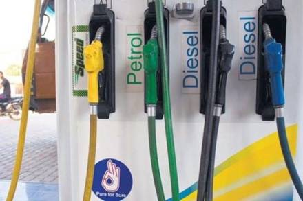 In the country's financial capital, petrol costs Rs 90.84 per litre, up from Rs 90.75 on Saturday, data on the Indian Oil Corp website showed.
In the country's financial capital, petrol costs Rs 90.84 per litre, up from Rs 90.75 on Saturday, data on the Indian Oil Corp website showed.