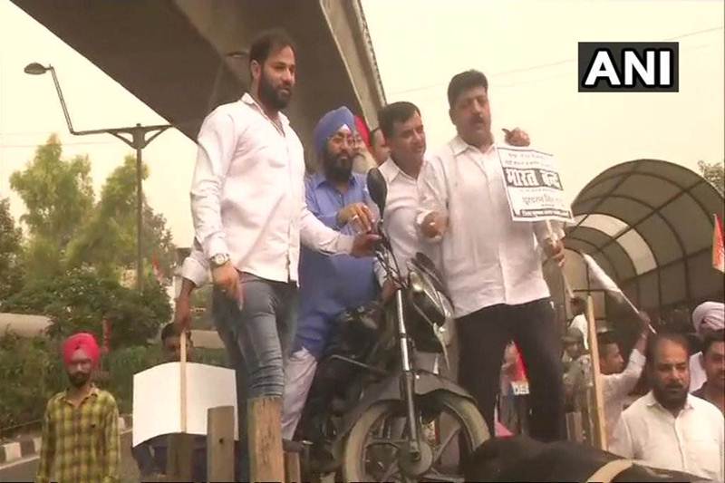 bharat bandh on monday, bharat bandh today photos, bharat bandh protest, bharat bandh 2018, bharat bandh call, bharat bandh andolan, bharat bandh pictures, bharat bandh pics, bharat bandh funny photos