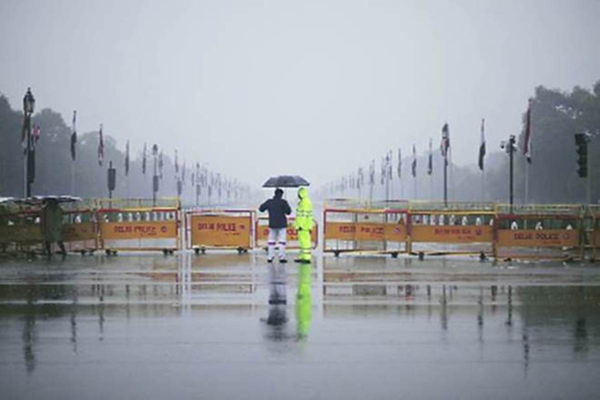 Delhi weather, rain today: Rainfall, thundershowers in national capital, says MeT Delhi weather, rain today: Rainfall, thundershowers in national capital, says MeT