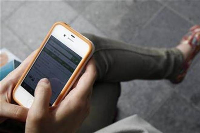 phone, smartphone, smartphone users in india, phone users in india, counterpoint, indian smartphone users