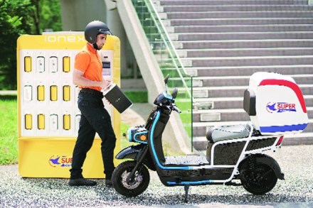 Kymco claims its solution Ionex Commercial--both product and replaceable batteries--is apt for markets where there is minimal charging support Kymco claims its solution Ionex Commercial--both product and replaceable batteries--is apt for markets where there is minimal charging support