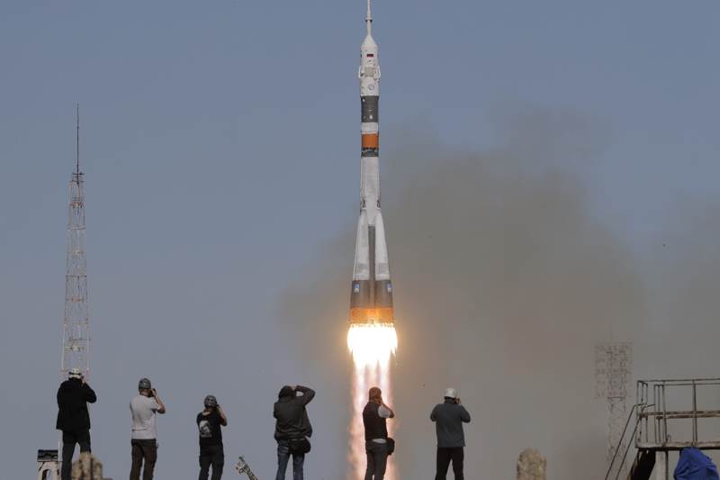 soyuz failure, soyuz rocket failure, soyuz rocket emergency landing, soyuz emergency landing, soyuz crash landing, soyuz spacecraft landing, soyuz spacecraft launch failure, russian soyuz rocket launch failure, soyuz rocket pictures, soyuz rocket images, soyuz failure pictures