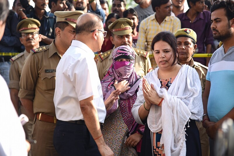 vivek tiwari apple, vivek tiwari news, vivek tiwari lucknow, vivek tiwari wife photos, vivek tiwari and sana, lucknow vivek tiwari, vivek tiwari car, prashant chaudhary, gomti nagar, who is sana khan, sana khan, lucknow case, kalpana tiwari