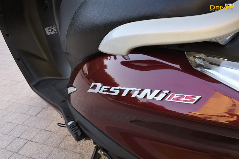Hero Destini 125 is powered by a new 125cc energy boost engine and has a power of 8.7 bhp and 10.2 Nm of torque. This engine offers a 17% higher torque and 9% more power than the existing 110cc scooters by Hero like the Duet and Maestro Edge.