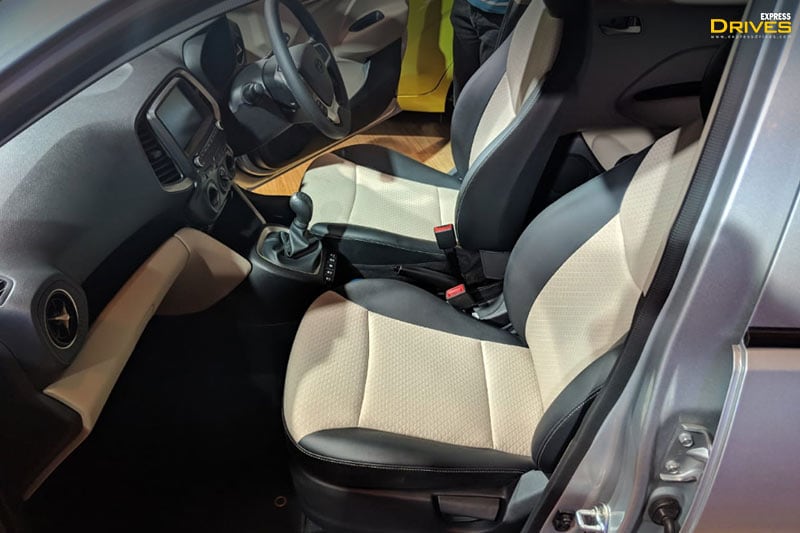 Variant wise prices of the 2018 Hyundai Santro are - D-Lite - Rs 3.89 lakh, Era - Rs 4.24 lakh, Magna - Rs 4.57 lakh, Sportz - Rs 4.99 lakh, and Asta - Rs 5.45 lakh. CNG kit prices will vary from Rs 5.23 lakh to Rs 5.64 lakh.