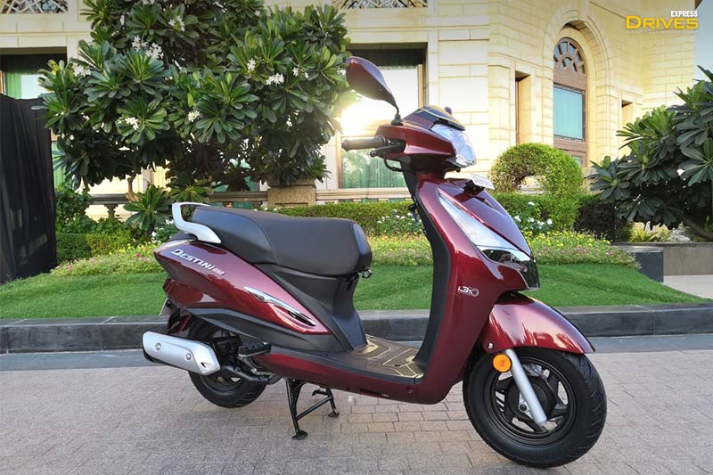 Hero MotorCorp has finally ventured into the 125 cc scooter segment with the new Hero Destini 125 and has been priced at Rs 54,650 (Ex-Showroom) making it the most affordable 125 cc scooter in India. Hero Destini 125 is availble in two variants and the top Vx variant of the scooter is priced at Rs 57,500. The scooter was launched in India today and dealers across India have commenced the bookings of the new Hero scooter with deliveries being promised over next few weeks.