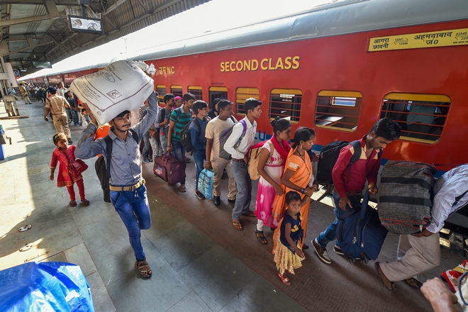 Gujarat migrants exodus Gujarat migrants exodus