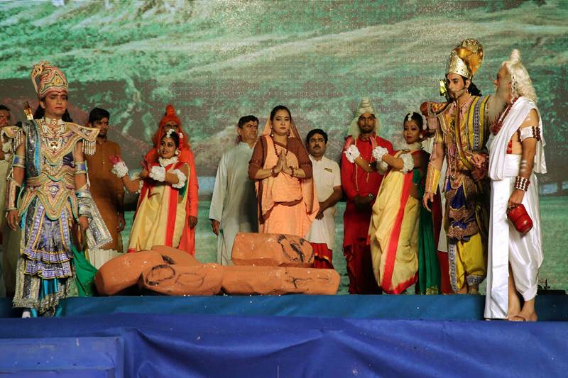 ramlila maidan delhi, luv kush ramayan, luv kush ramayan full, luv kush ramlila, luv kush ramlila 2018, luv kush ramlila 2018 schedule, luv kush ramlila 2018 passes, luv kush ramlila cast 2018, luv kush ramlila delhi, lav kush ramlila delhi live, manoj tiwari in ramleela, harsh vardhan ramleela