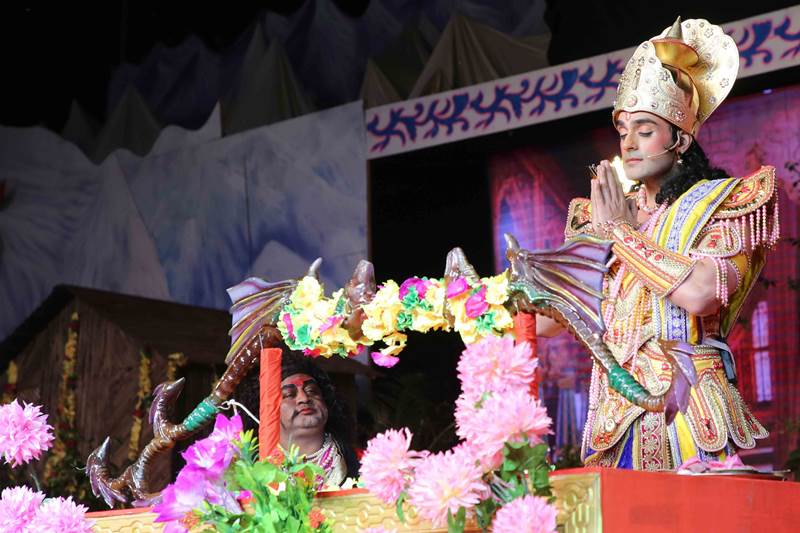 ramlila maidan delhi, luv kush ramayan, luv kush ramayan full, luv kush ramlila, luv kush ramlila 2018, luv kush ramlila 2018 schedule, luv kush ramlila 2018 passes, luv kush ramlila cast 2018, luv kush ramlila delhi, lav kush ramlila delhi live, manoj tiwari in ramleela, harsh vardhan ramleela