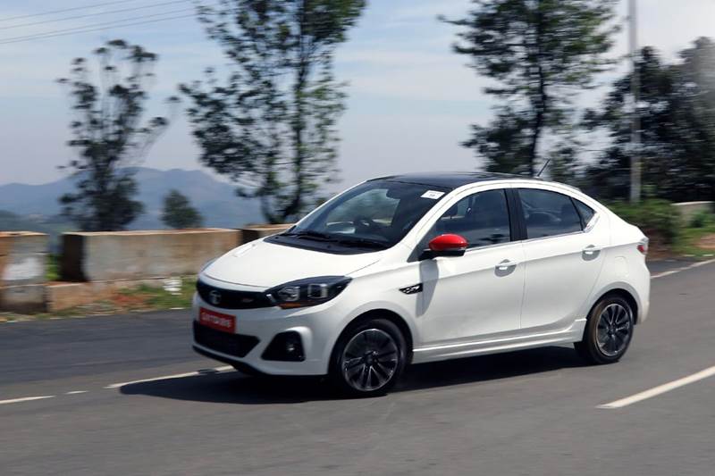 The new body kit on the JTP versions of Tiago and Tigor features a modified bonnet and new front bumper along with a larger grille. Both the cars also get projector headlamps with chrome that we have also seen on the newly launched 2018 Tata Tigor.