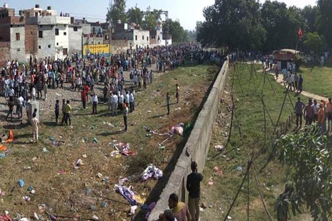 As wails and cries of people soon filled the air, friends and relatives frantically looked for their near and dear ones. (IE) As wails and cries of people soon filled the air, friends and relatives frantically looked for their near and dear ones. (IE)