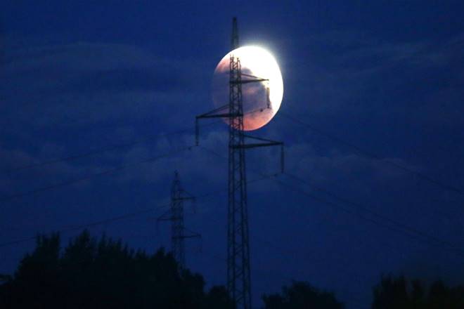 artificial moon, fake moon, china moon, china artificial moon, space energy, Wu Chunfeng artificial moon, artificial moon news
