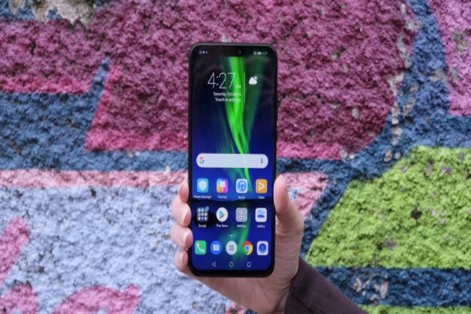 Powered by Octa-Core Kirin 710 chipset, the device comes with a 16.51cm "FullView" notched display, internal memory expandable up to 400GB and runs Android 8 Oreo. (Photo source: Twiiter/@Honorglobal) Powered by Octa-Core Kirin 710 chipset, the device comes with a 16.51cm "FullView" notched display, internal memory expandable up to 400GB and runs Android 8 Oreo. (Photo source: Twiiter/@Honorglobal)